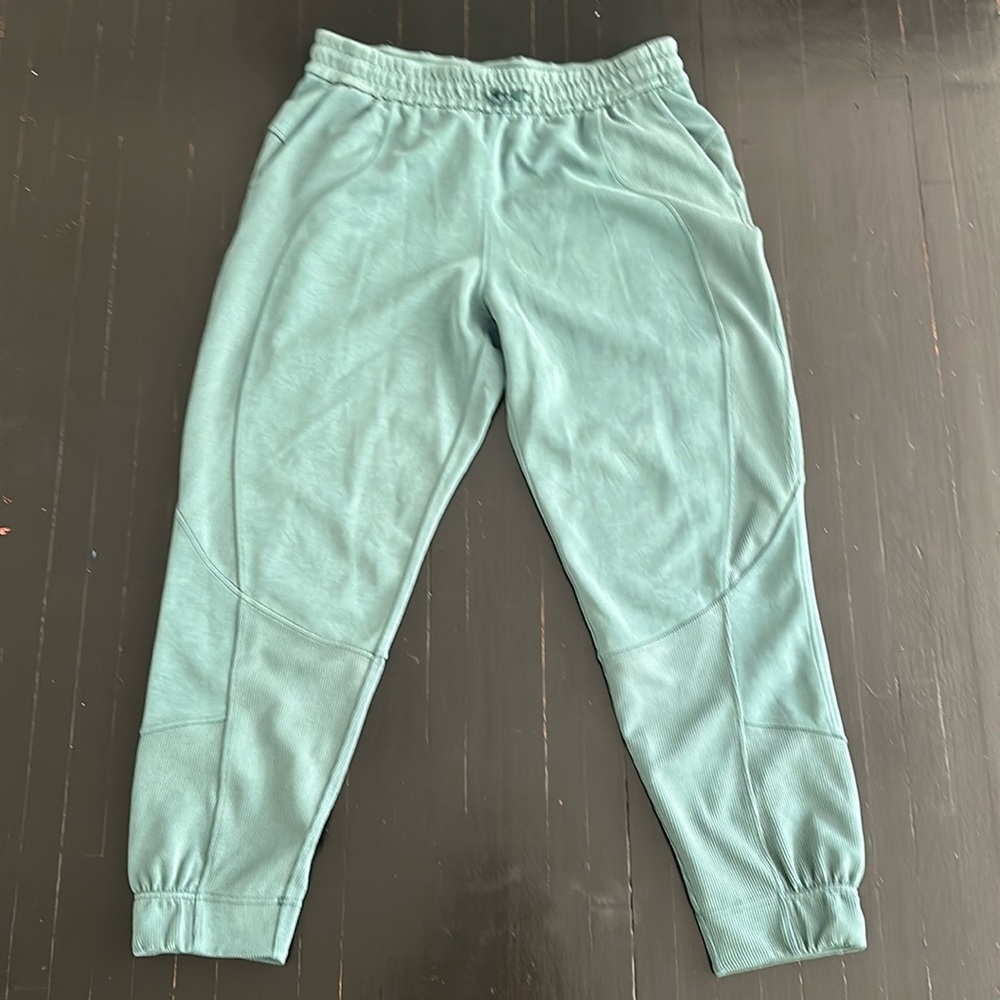 Green lululemon woman’s size 12 pants